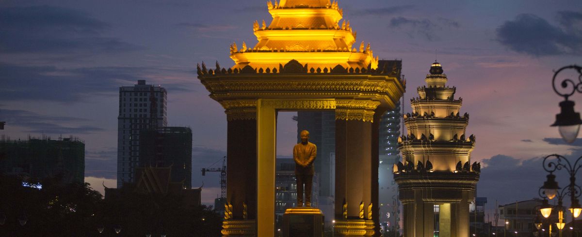 Independence Monument at dusk in Phnom Penh